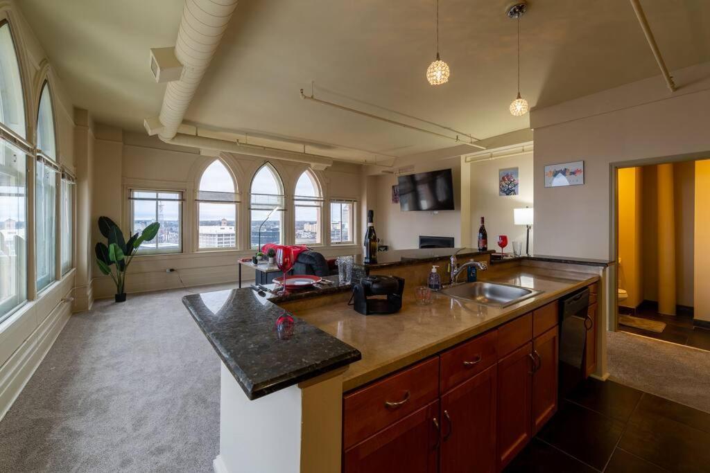Appartement King Bed W/ Panoramic Views Of Dt! à Rochester Extérieur photo